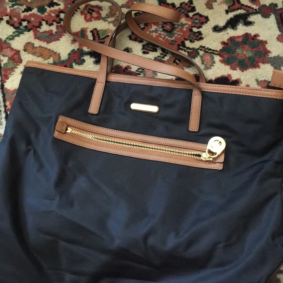 Michael Kors Kempton Black Tote - Picture 6 of 7